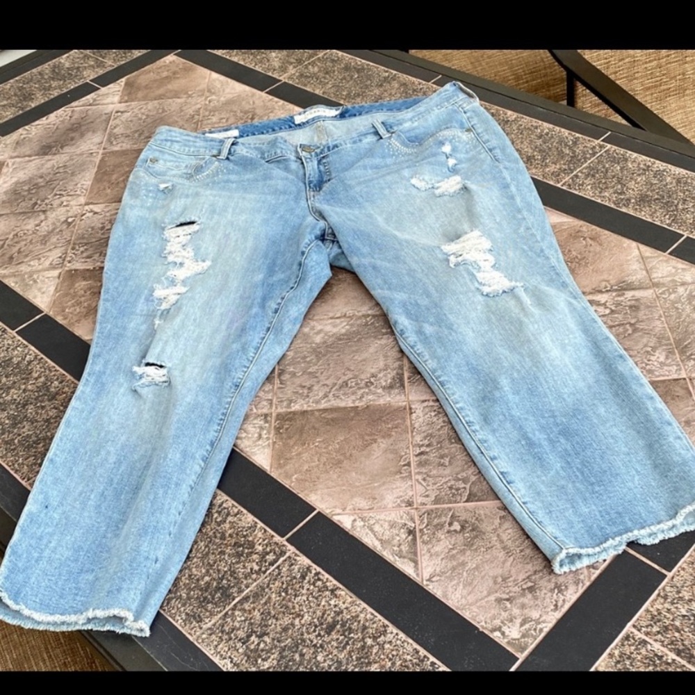 Torrid Skinny Crop Distressed Jean Capris Size 18